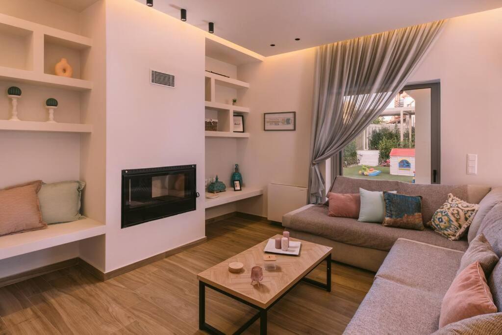 Diamond In Lagonissi With Pool & Garden *