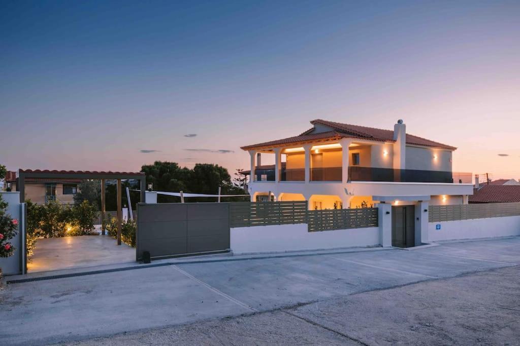 Diamond In Lagonissi With Pool & Garden Villa *