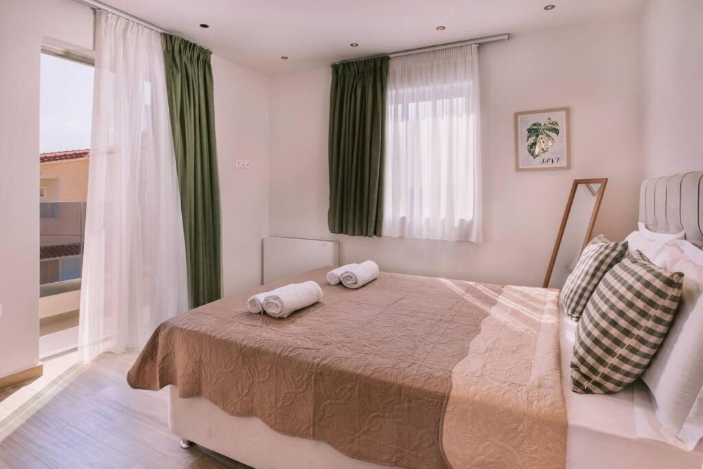 Villa Diamond In Lagonissi With Pool & Garden