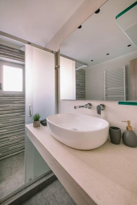 Villa Diamond In Lagonissi With Pool & Garden Kalivia Thorikou