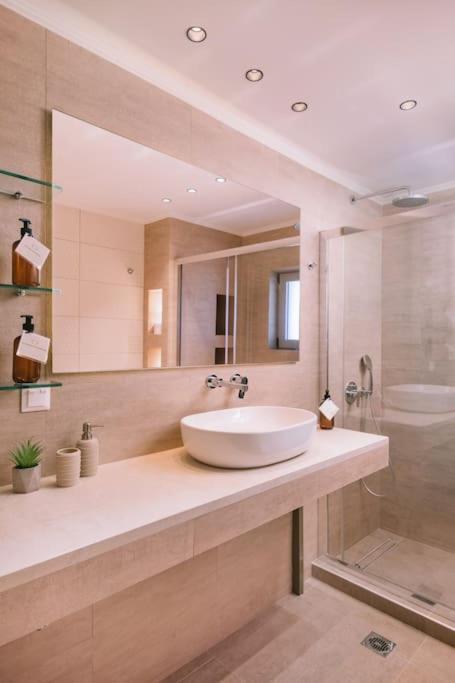 Diamond In Lagonissi With Pool & Garden Villa Kalivia Thorikou