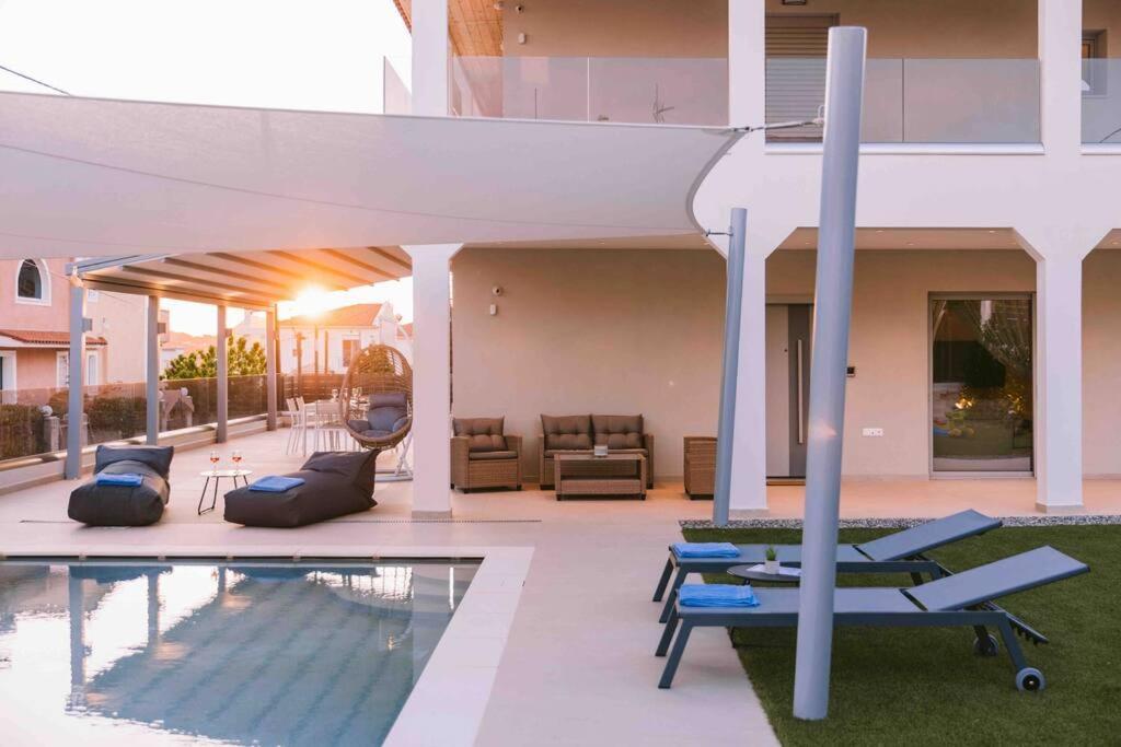 Diamond In Lagonissi With Pool & Garden *