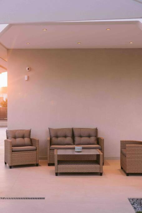 Diamond In Lagonissi With Pool & Garden Kalivia Thorikou