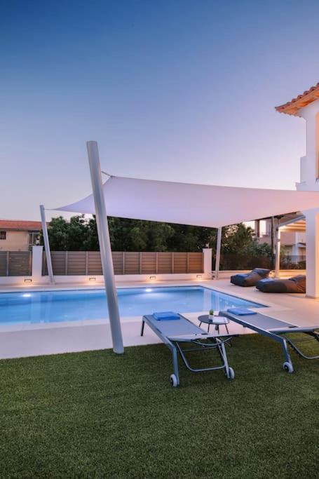 Villa Diamond In Lagonissi With Pool & Garden *