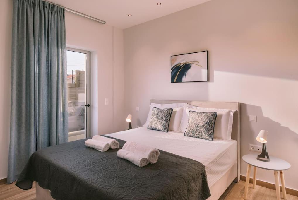 Diamond In Lagonissi With Pool & Garden
